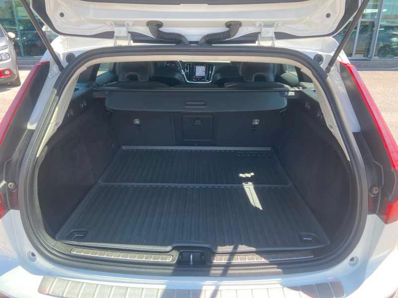 VOLVO V60 2.0 b4 Momentum Business AuTo