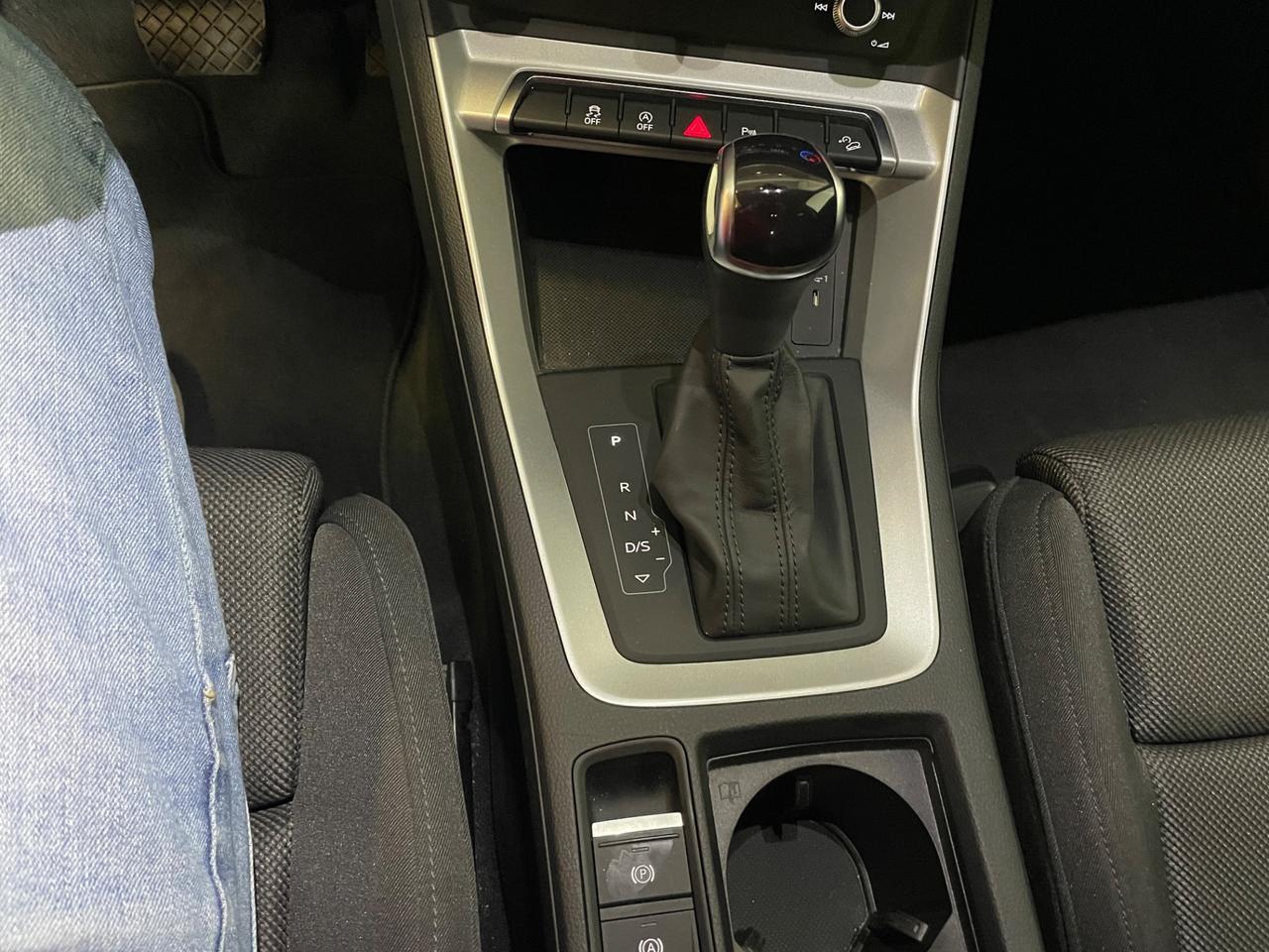Audi Q3 35 TDI S tronic line Black Telec.