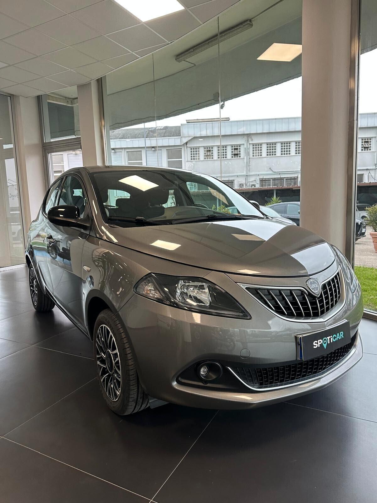 Lancia Ypsilon 1.0 FireFly 5 porte S&S Hybrid Platino