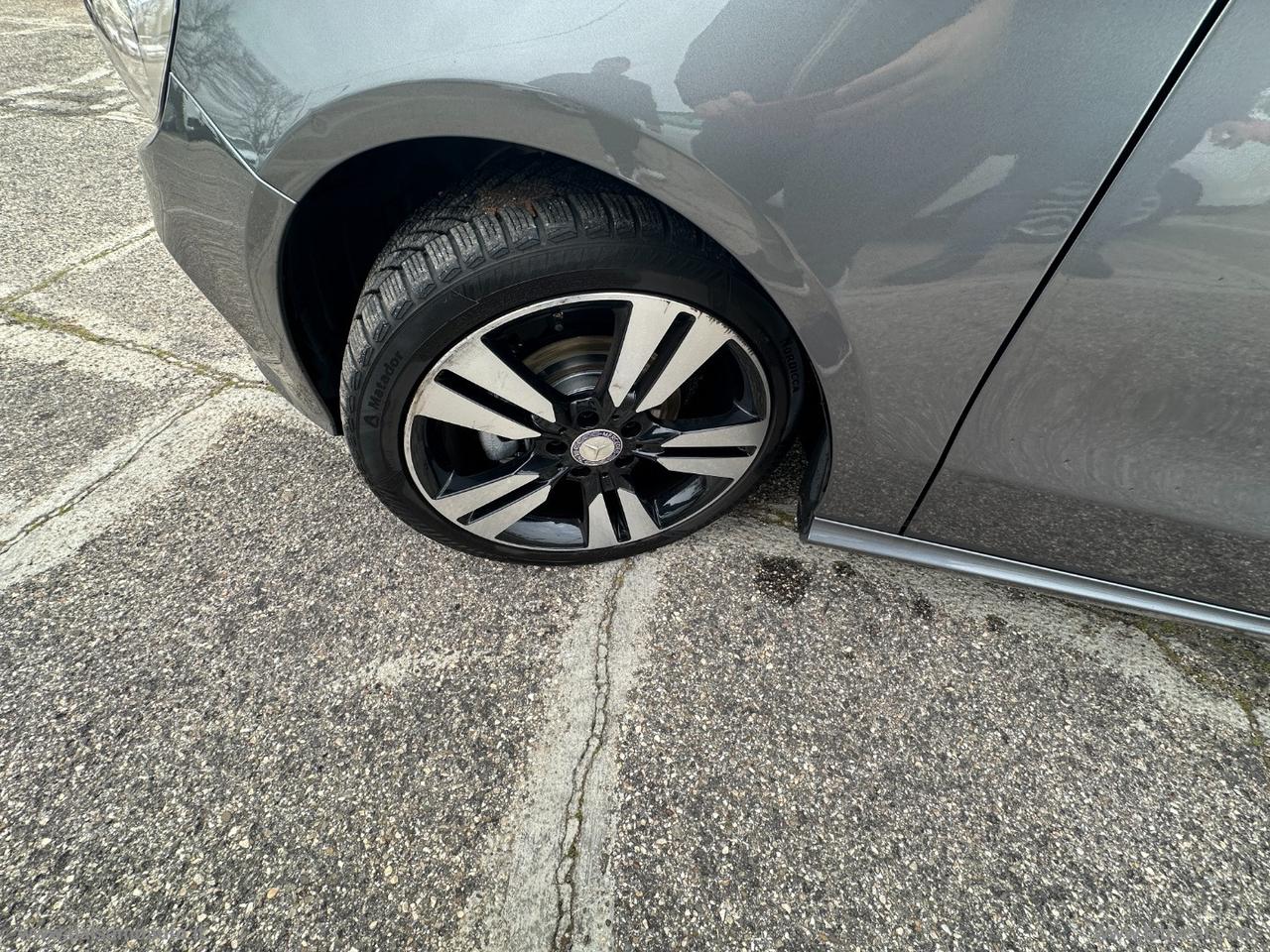 MERCEDES-BENZ A 180 CDI Premium