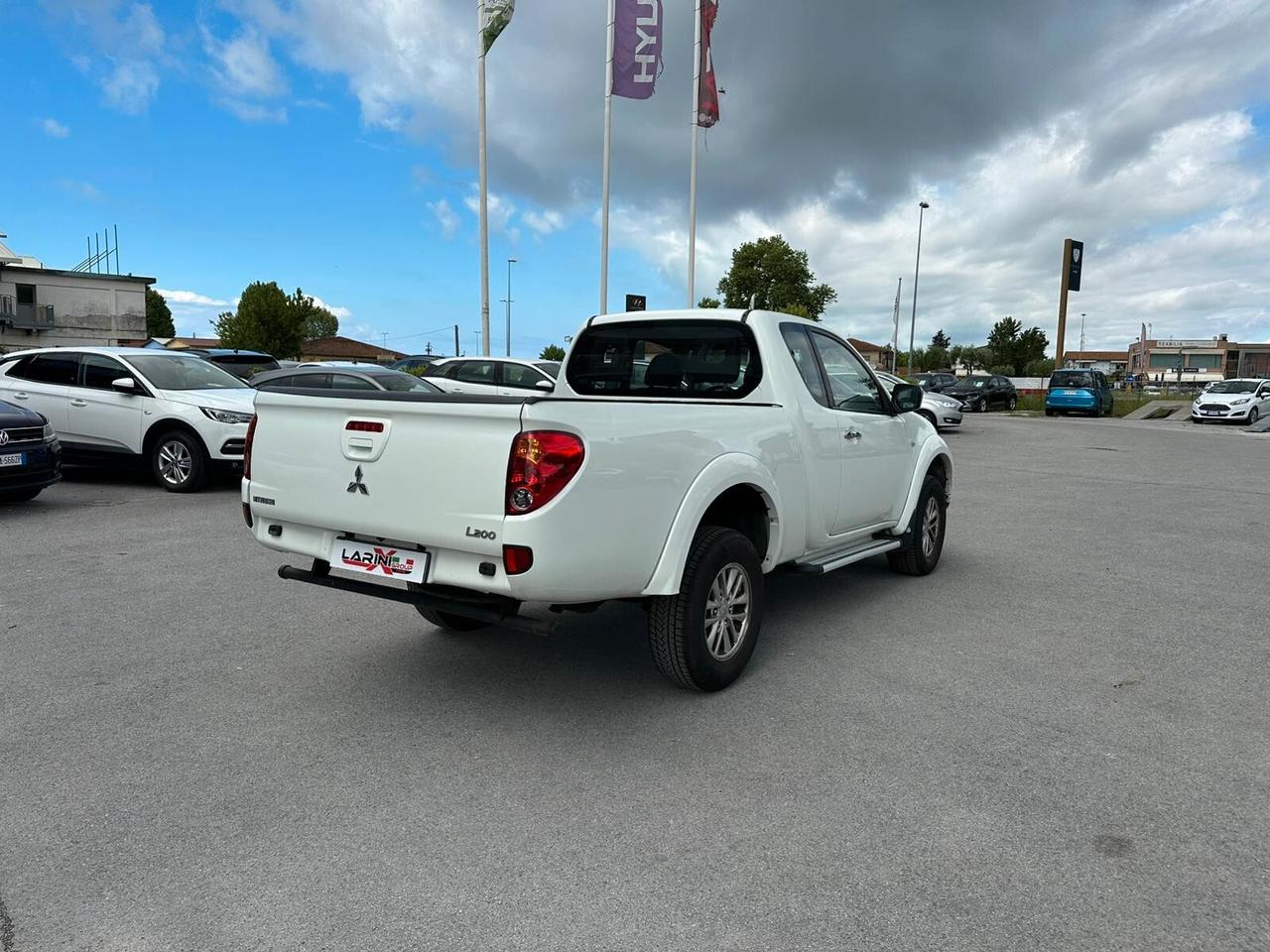 Mitsubishi L200 2.5 DI-D/136CV Club Cab Invite DPF