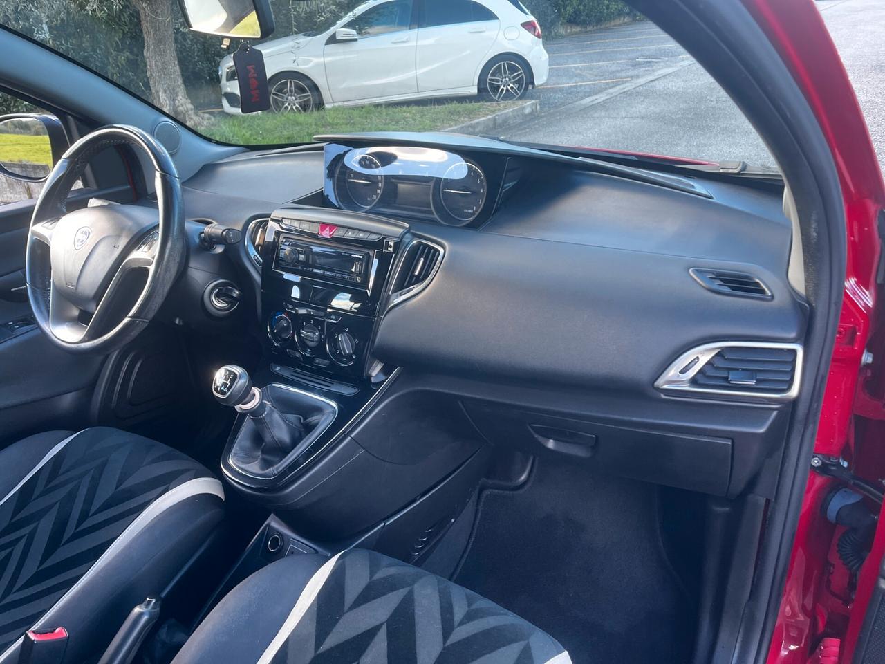 Lancia Ypsilon 1.2 69 CV 5 porte GPL Ecochic Silver