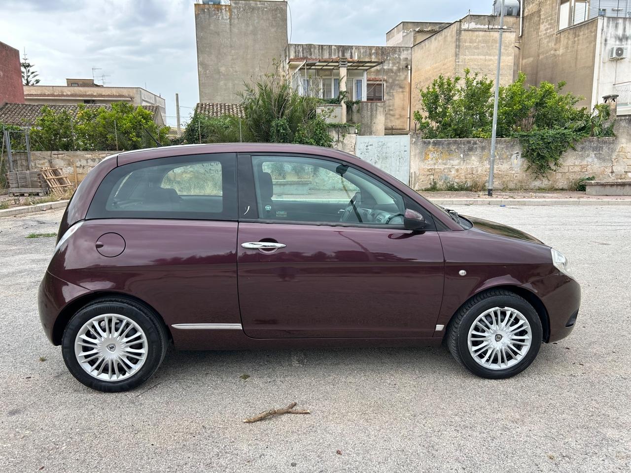 Lancia Ypsilon 1.3 MJT 90 CV Platino