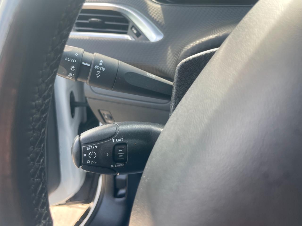 Peugeot 2008 1.6 e-HDi 92 CV Stop&Start Allure