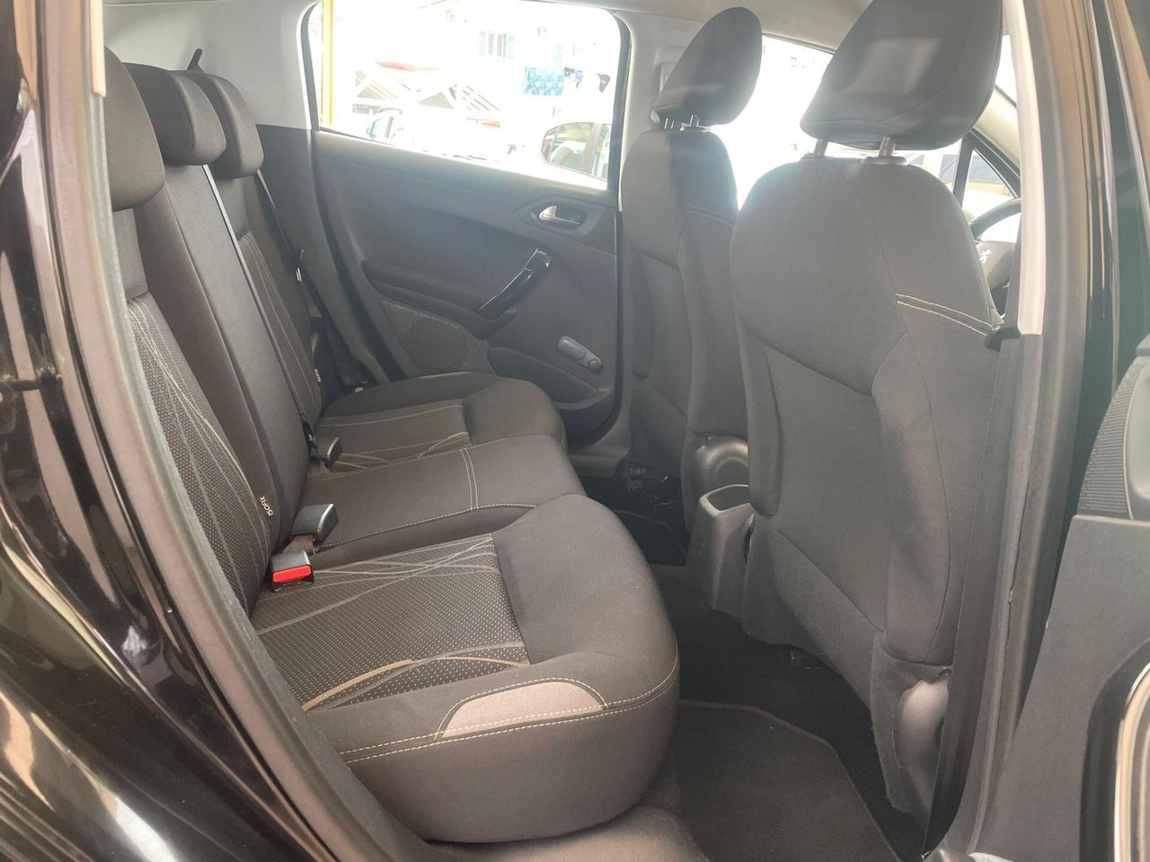 Peugeot 208 1.4 HDi 68 CV 5 porte Allure