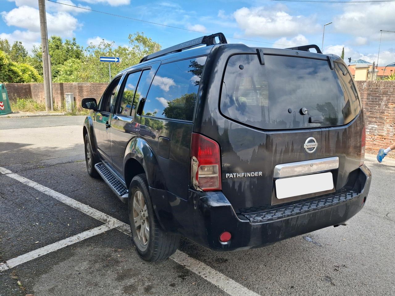 Nissan Pathfinder 2.5 dCi SE