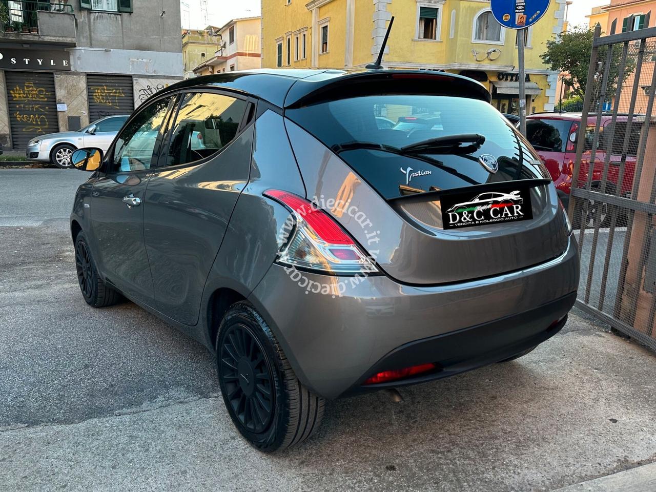 Lancia Ypsilon 1.0 FireFly 5 porte S&S Hybrid Ecochic Gold