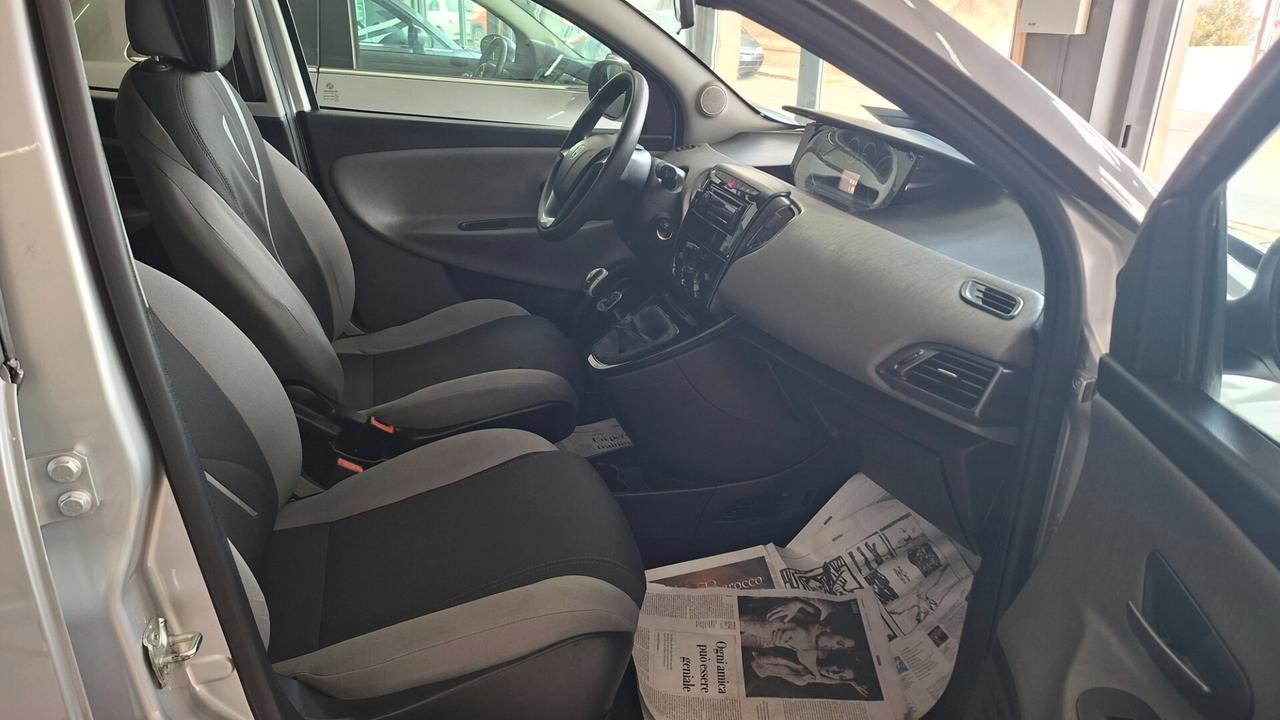 Lancia Ypsilon 1.2 69 CV 5 porte GPL Ecochic Silver