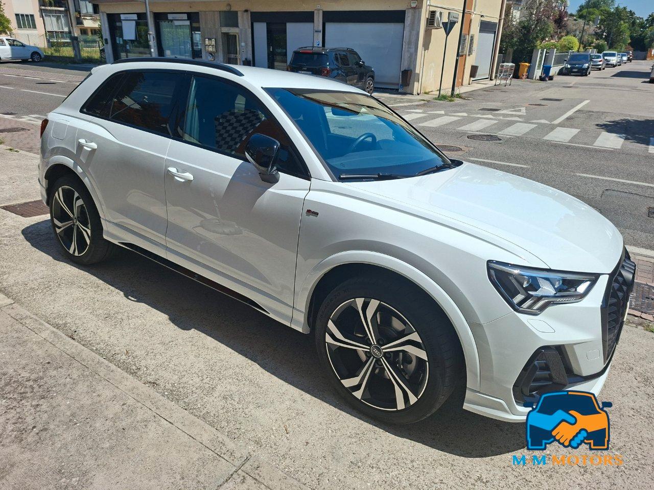 Audi Q3 40 2.0 tfsi Identity Black quattro s-line