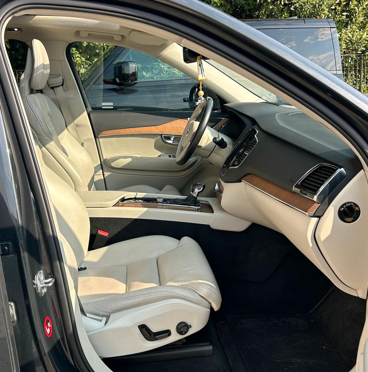 Volvo XC 90 XC90 D5 AWD Geartronic 7 posti Momentum