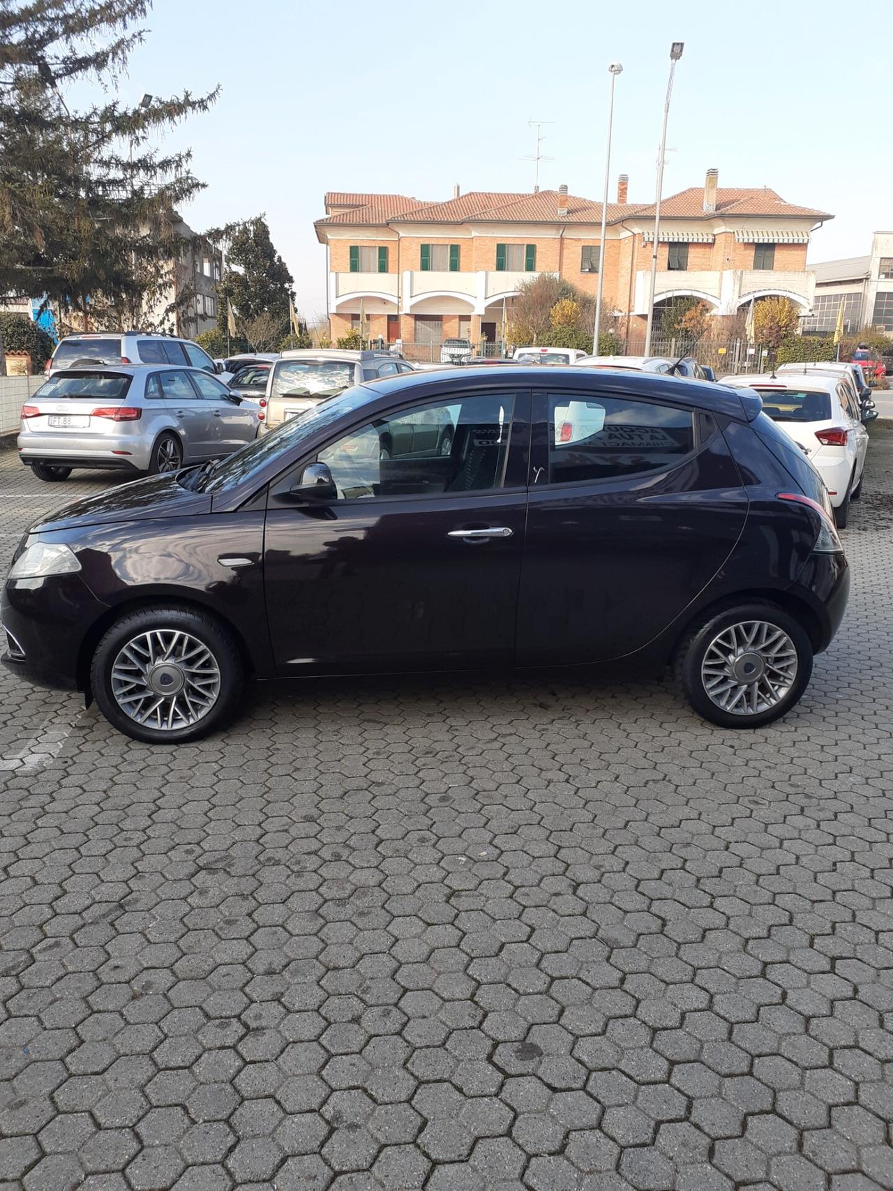 Lancia Ypsilon 1.2 69 CV 5 porte S&S Platinum