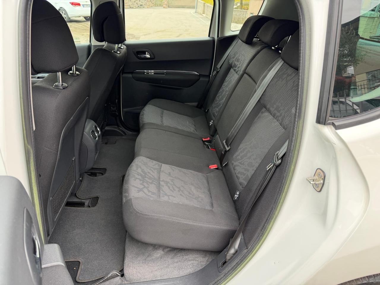 Peugeot 3008 1.6 HDi 112CV cambio robotizzato Tecno