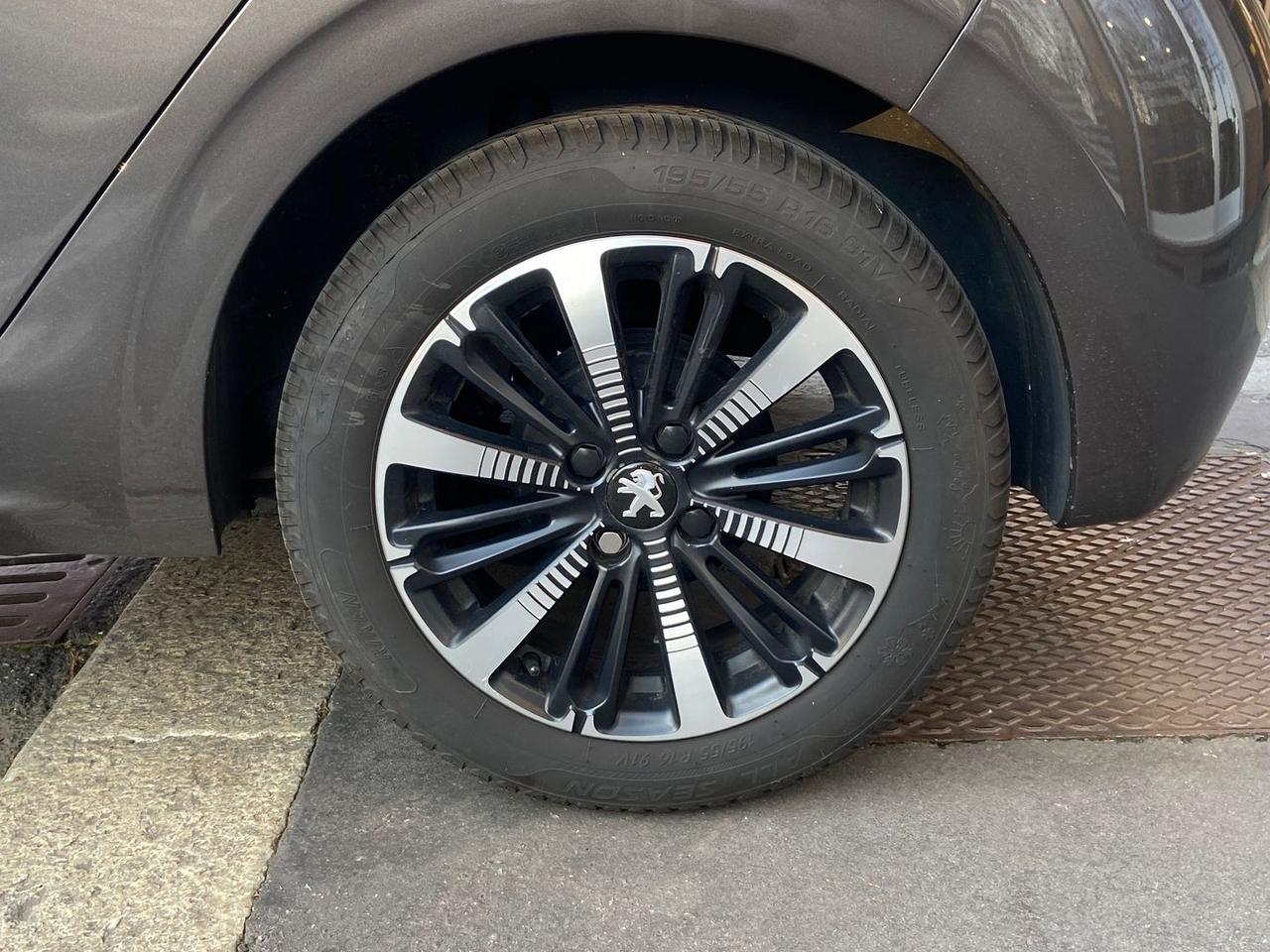 Peugeot 208 Signature 1.2 PureTech #9979