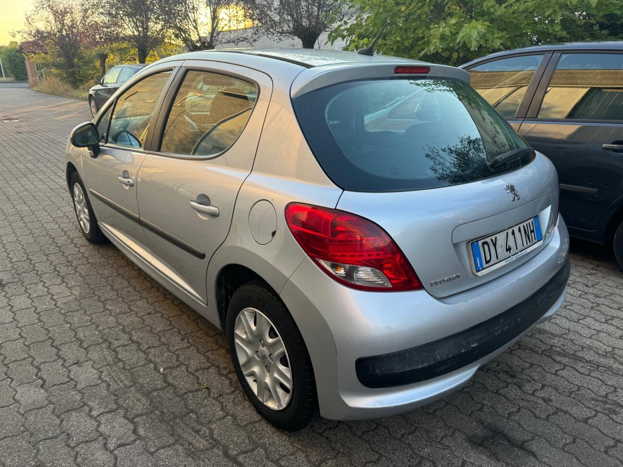 PEUGEOT 207 2009BENZINA GPL X NEOPATENTATI