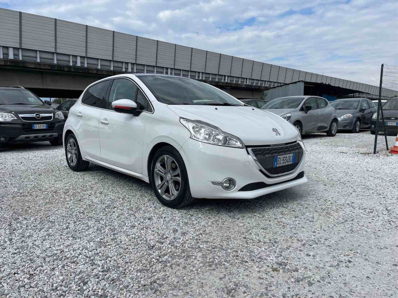 Peugeot 208 1.4 HDI - Allure - NAVI - TETTO - PER NEOPATENTANTI