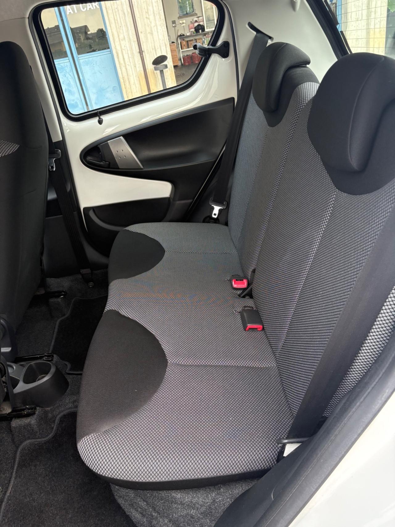 Toyota Aygo 1.0 12V VVT-i 5 porte Orange Connect MMT