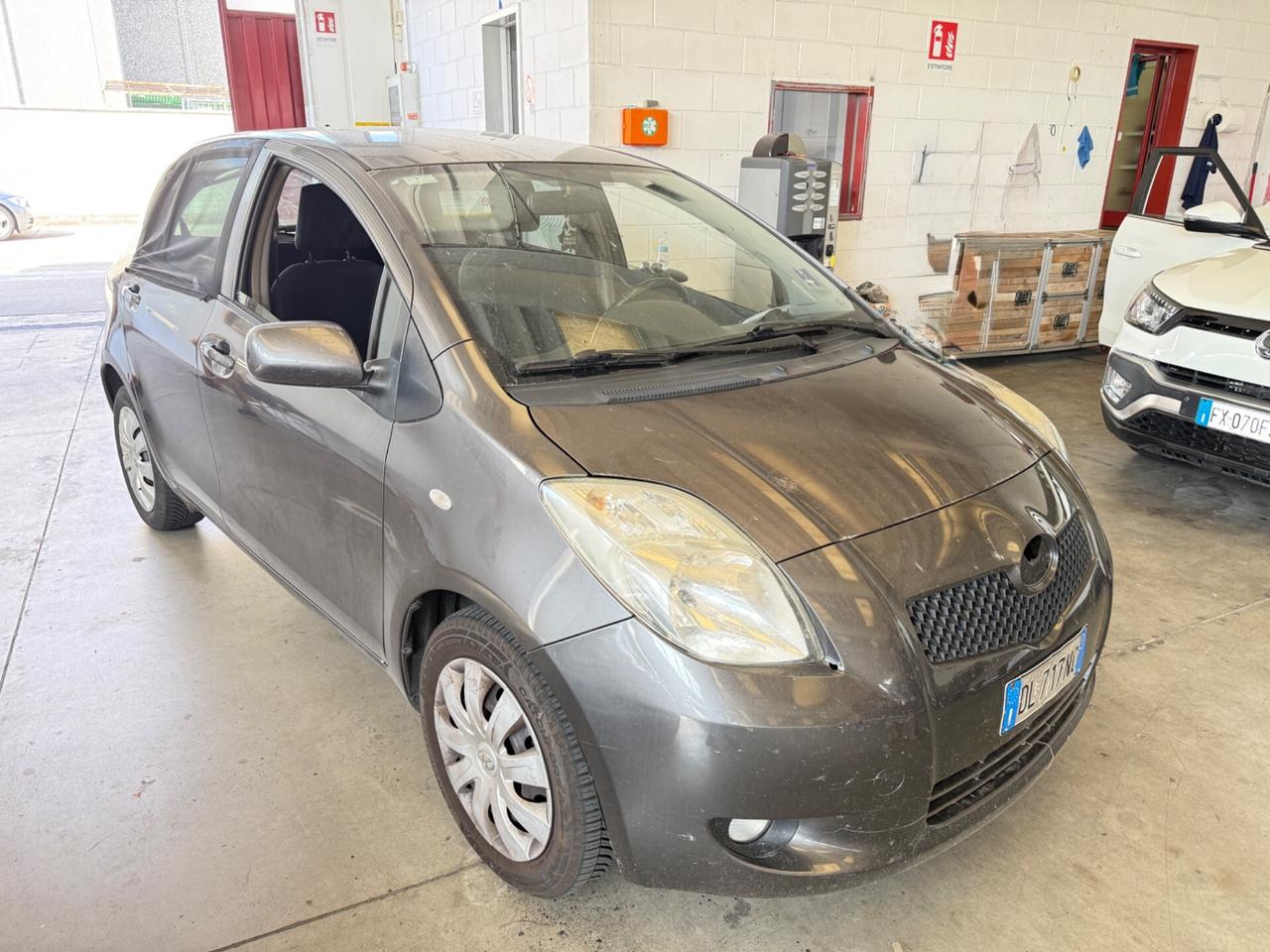 Toyota Yaris 1.3 5 porte Navi