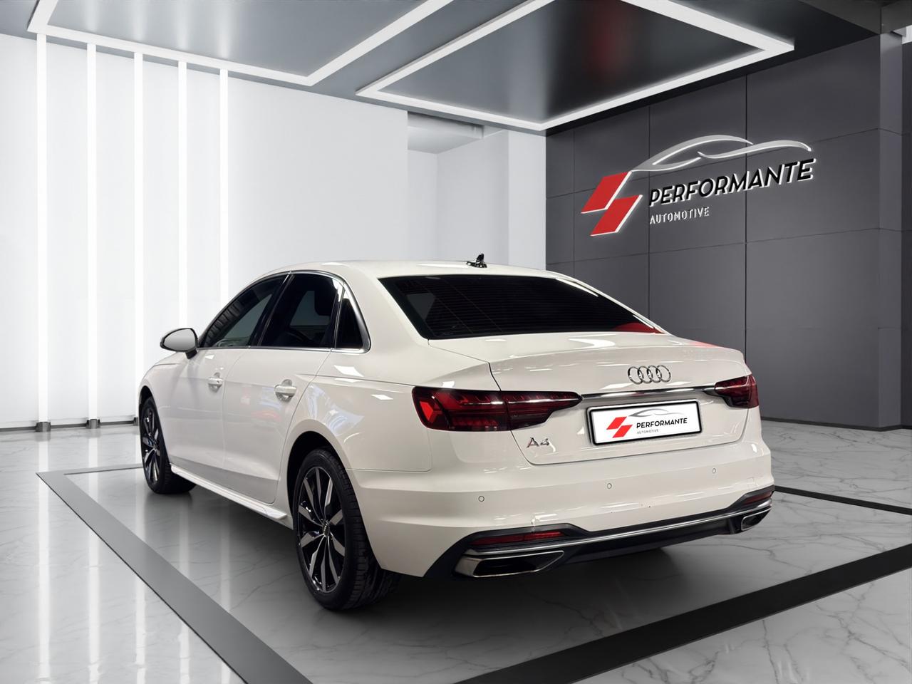 Audi A4 Berlina A4 30 2.0 tdi mhev Business Advanced 136cv s-tronic