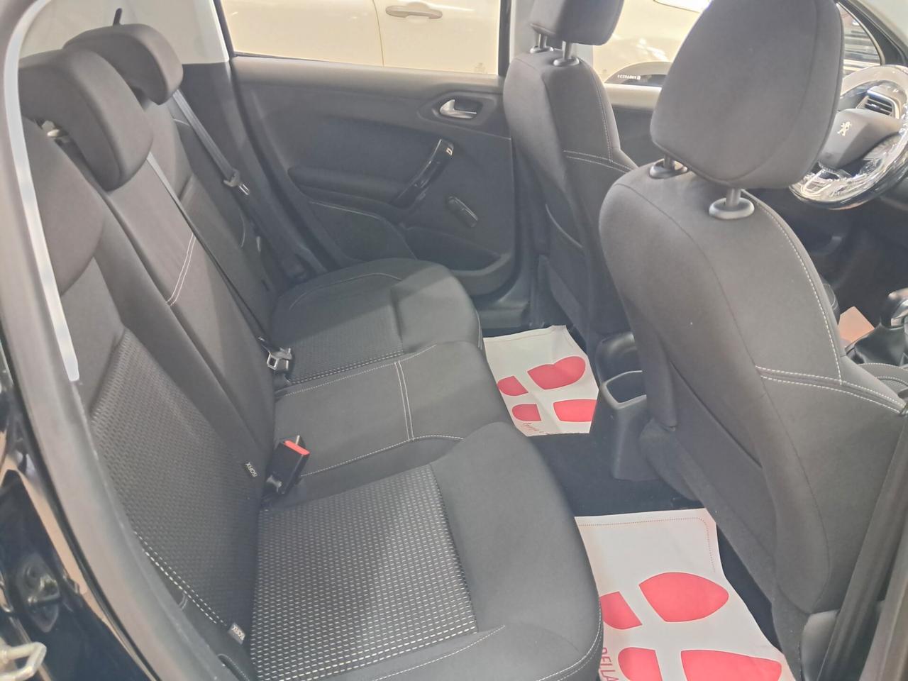 Peugeot 208 PureTech 82 5 porte Allure