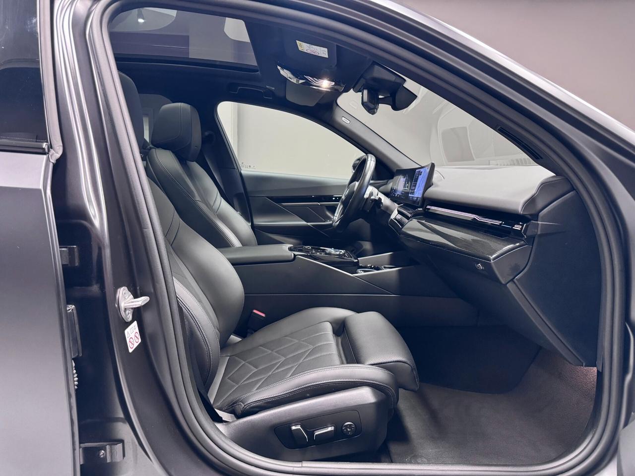 Bmw 520 520d 48V xDrive Msport Pro "Frozen Black"