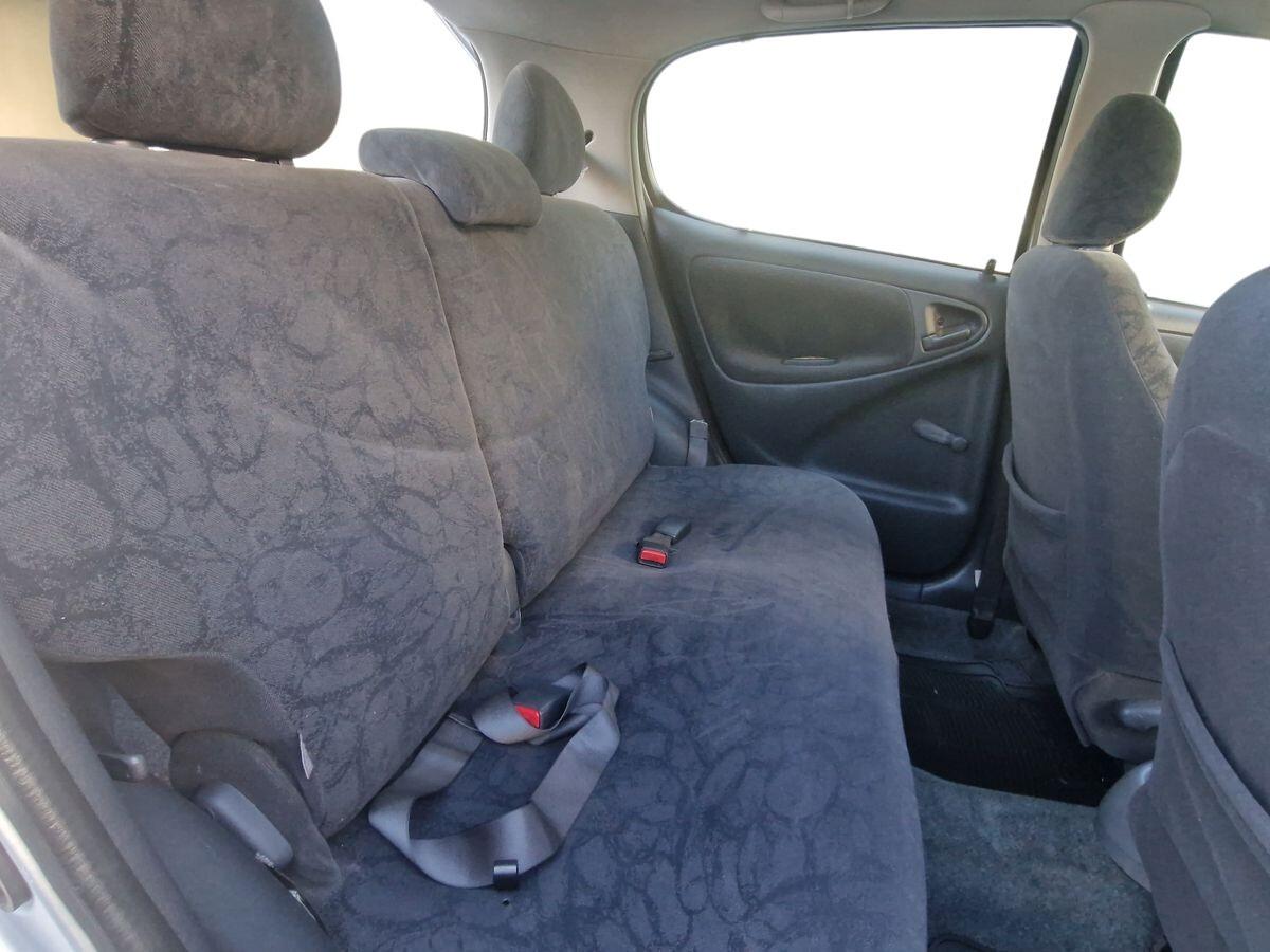 TOYOTA YARIS 1.0