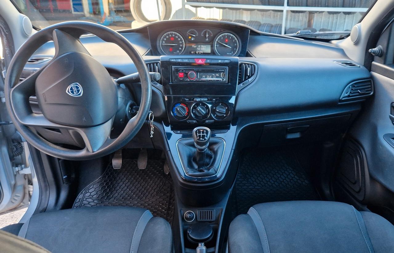 Lancia Ypsilon 1.2 69 CV 5 porte Platinum