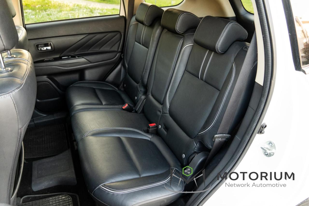 Mitsubishi Outlander 2.0 4WD PHEV Instyle 2018 - PLUG-IN HYBRID