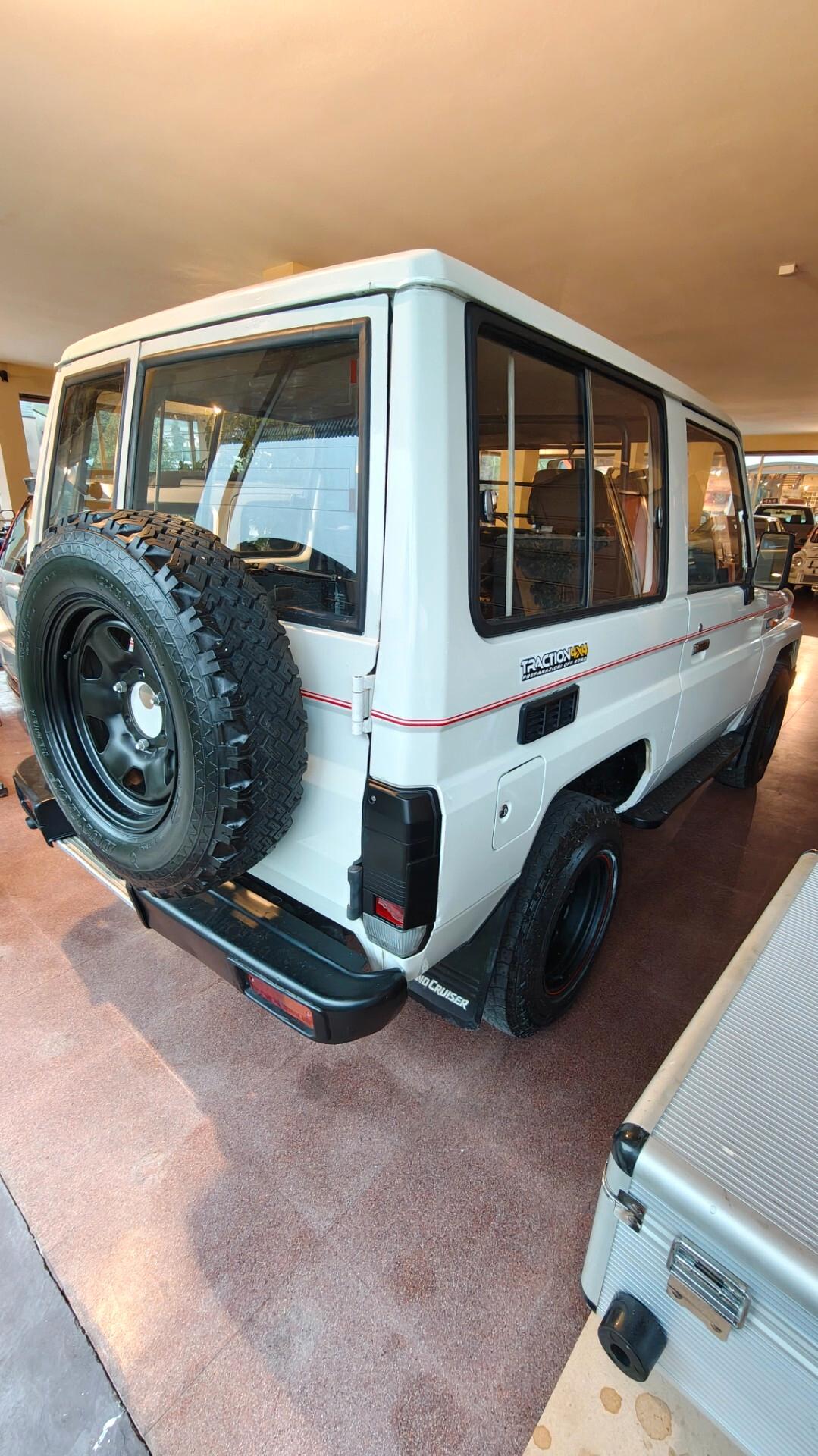 Toyota Land Cruiser LJ 70