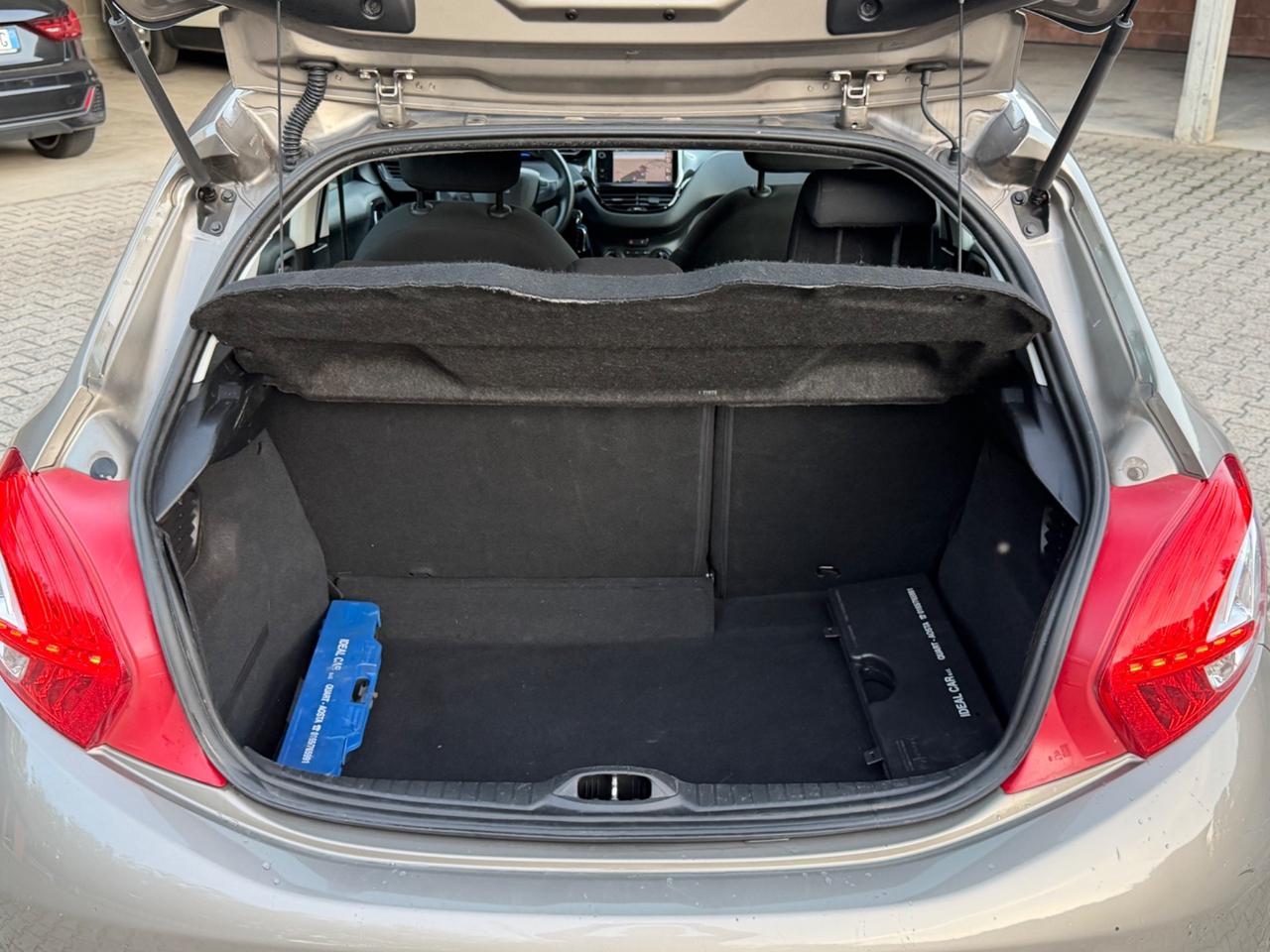 Peugeot 208 1.4 HDi 68 CV 5 porte Allure