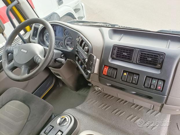 DAF LF 55 280 centina e sponda caricatrice