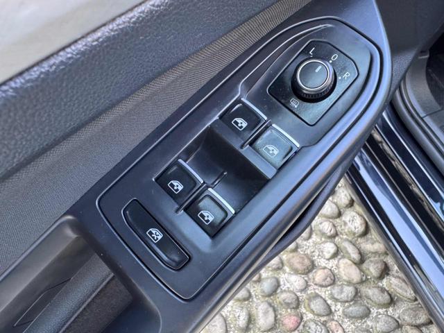 VOLKSWAGEN Golf 1.0 eTSI EVO DSG Life