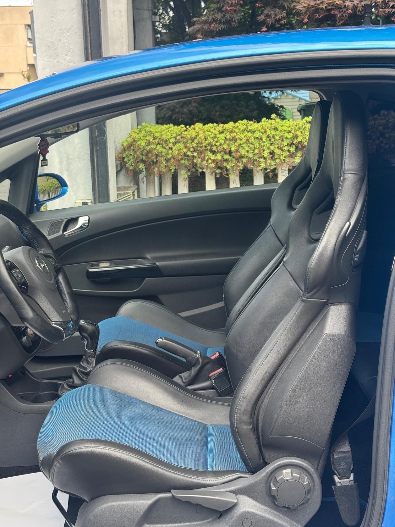 Opel Corsa 1.6 T 192CV 3 porte OPC