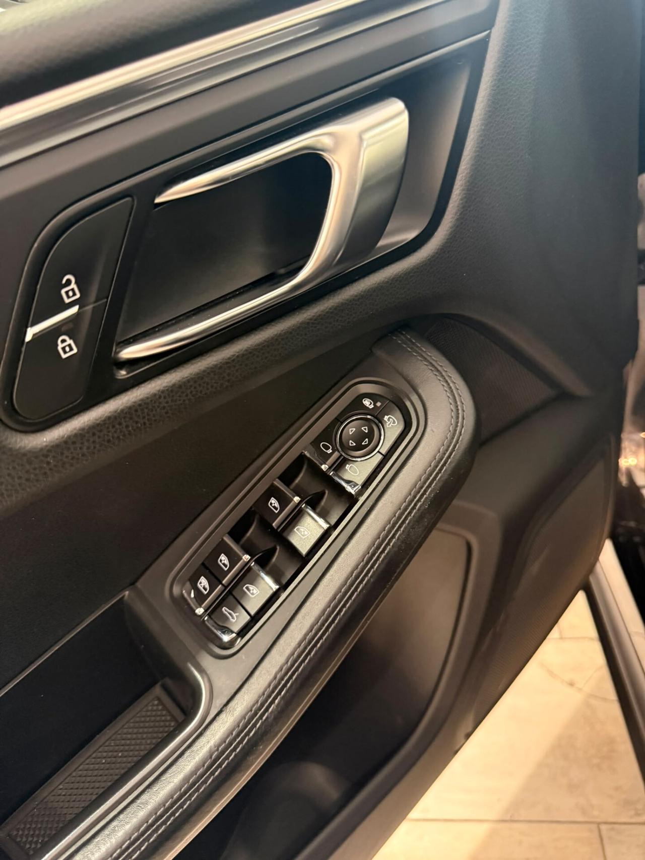 Porsche Macan 2.0 245CV PDK ANNO 2021