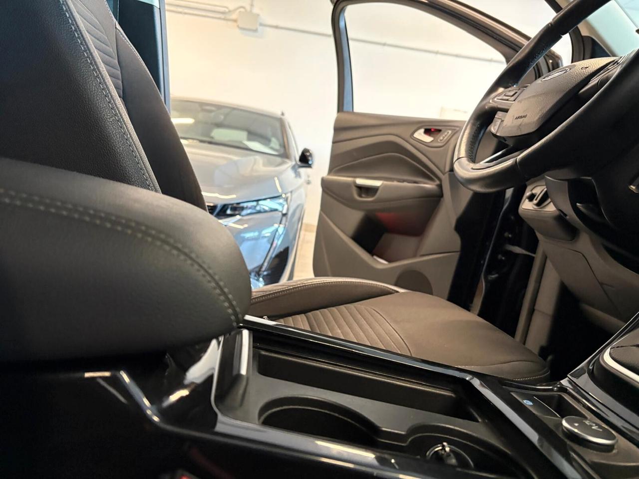 Ford Kuga TITANIUM 1.5 EcoBoost 120 CV 6mt UNICO PR.
