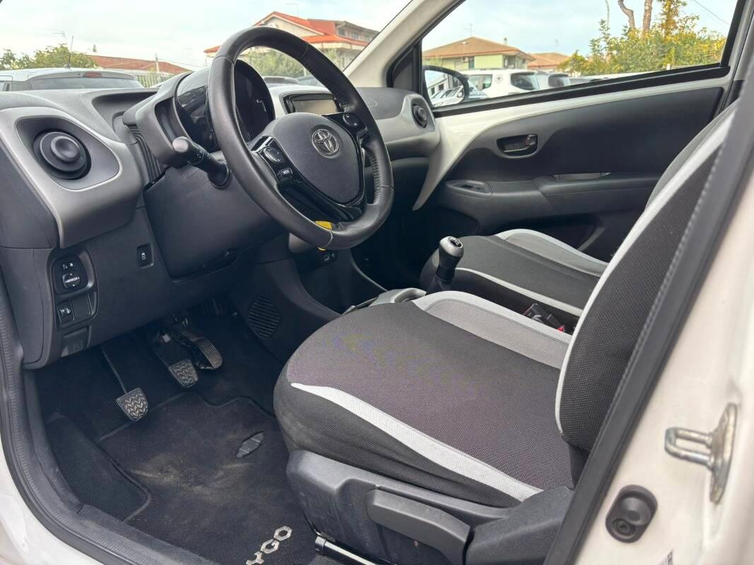 Toyota Aygo 1.0 x-play 5p