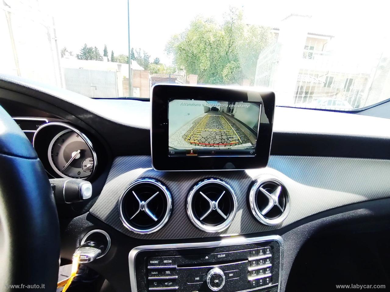 MERCEDES-BENZ GLA 180 d Premium