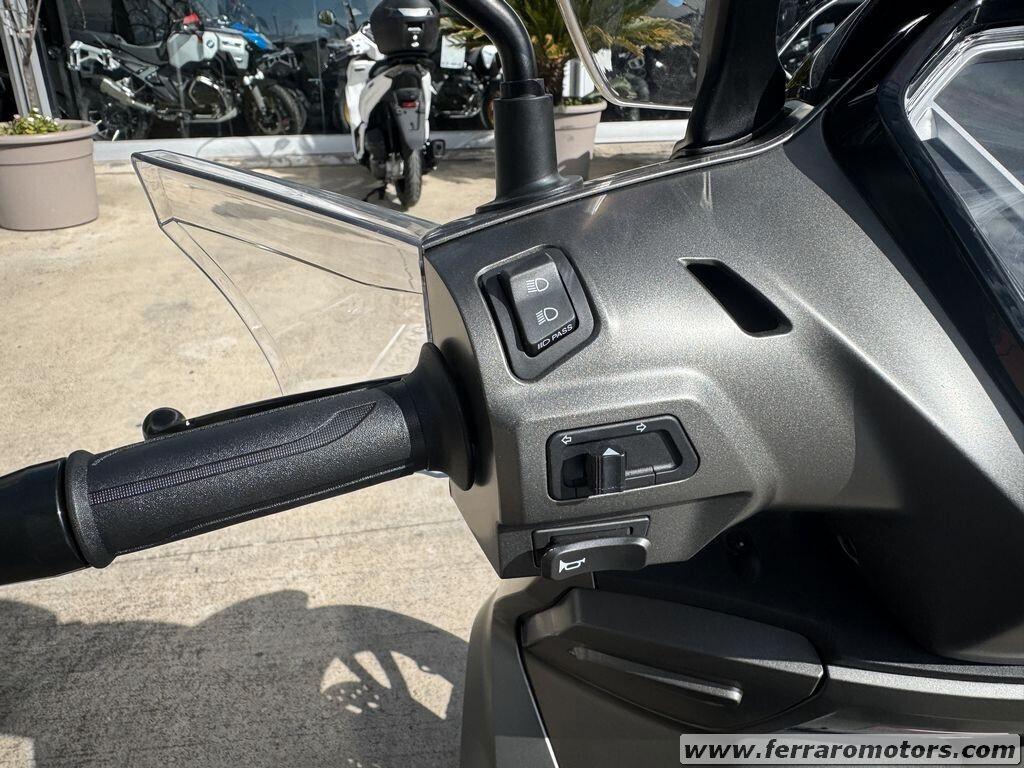 VOGE SR16 200 NUOVO PRONTA CONSEGNA A SOLI 28 EURO AL MESE