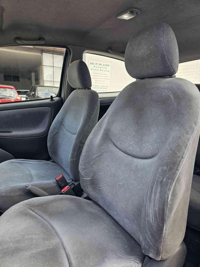 TOYOTA Yaris 1.0i 16V cat 3 porte Sol