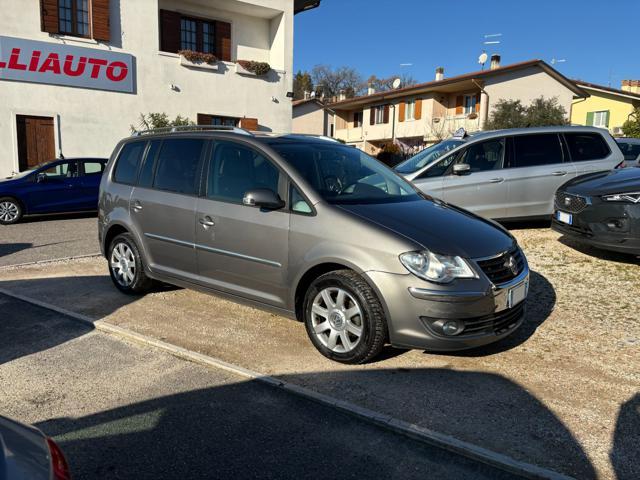 VOLKSWAGEN Touran 2.0 TDI DPF DSG Highline NEOPATENTATI