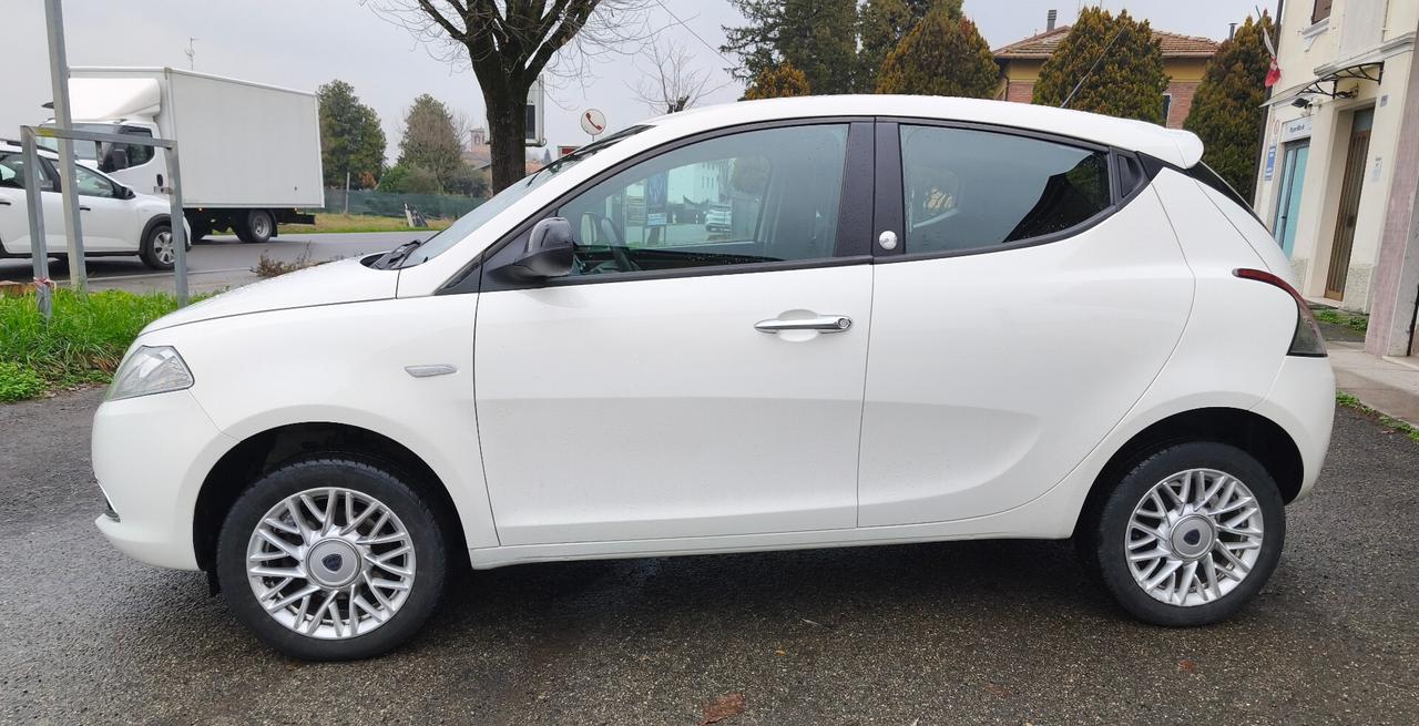 Lancia Ypsilon 0.9 TwinAir 85 CV 5 porte Metano Ecochic Gold