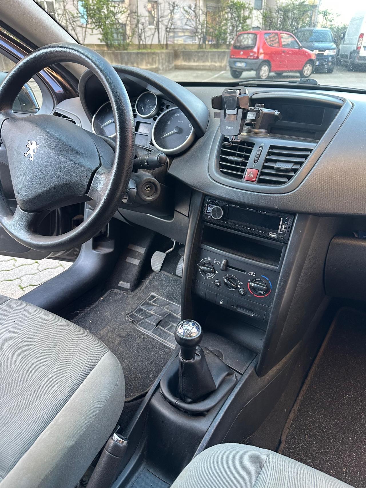 Peugeot 207 1.4 8V 75CV 5p. ONE Line