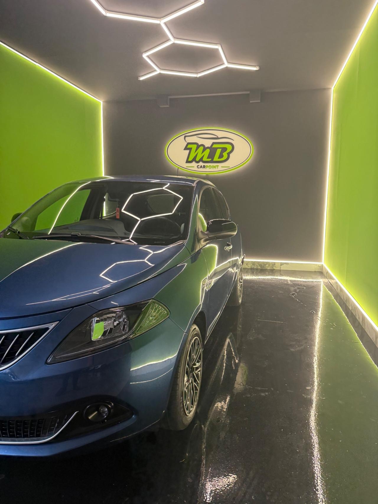 Lancia Ypsilon 1.0 FireFly 5 porte S&S Hybrid Ecochic Silver