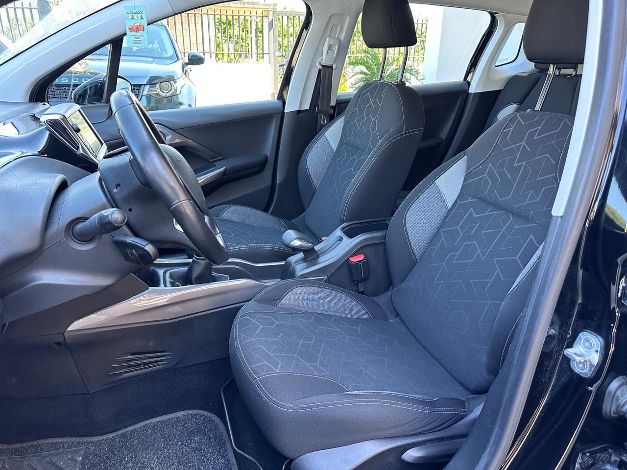 Peugeot 2008 BlueHDi 100 Black Matt