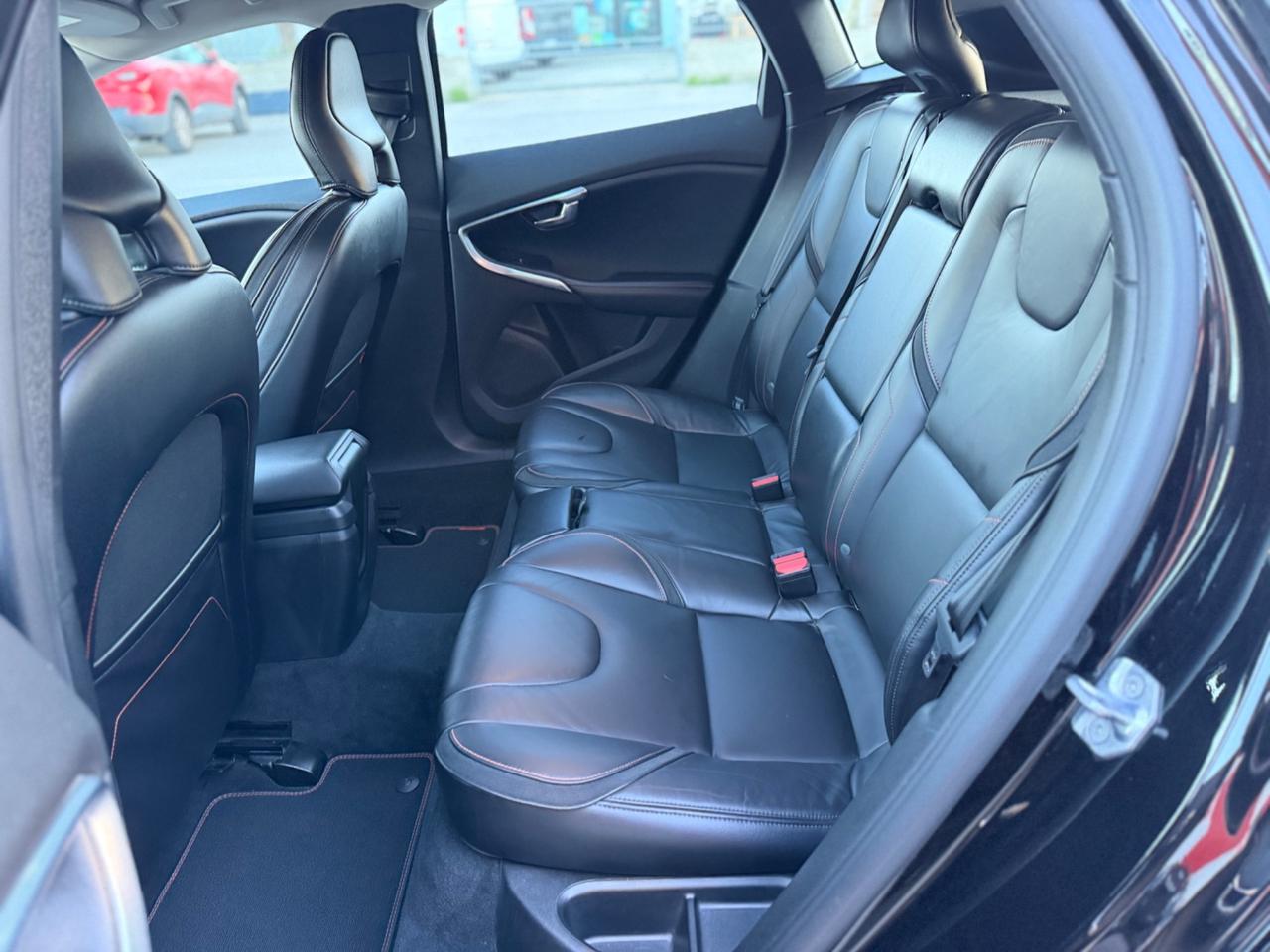 Volvo V40 D2 R-design Momentum