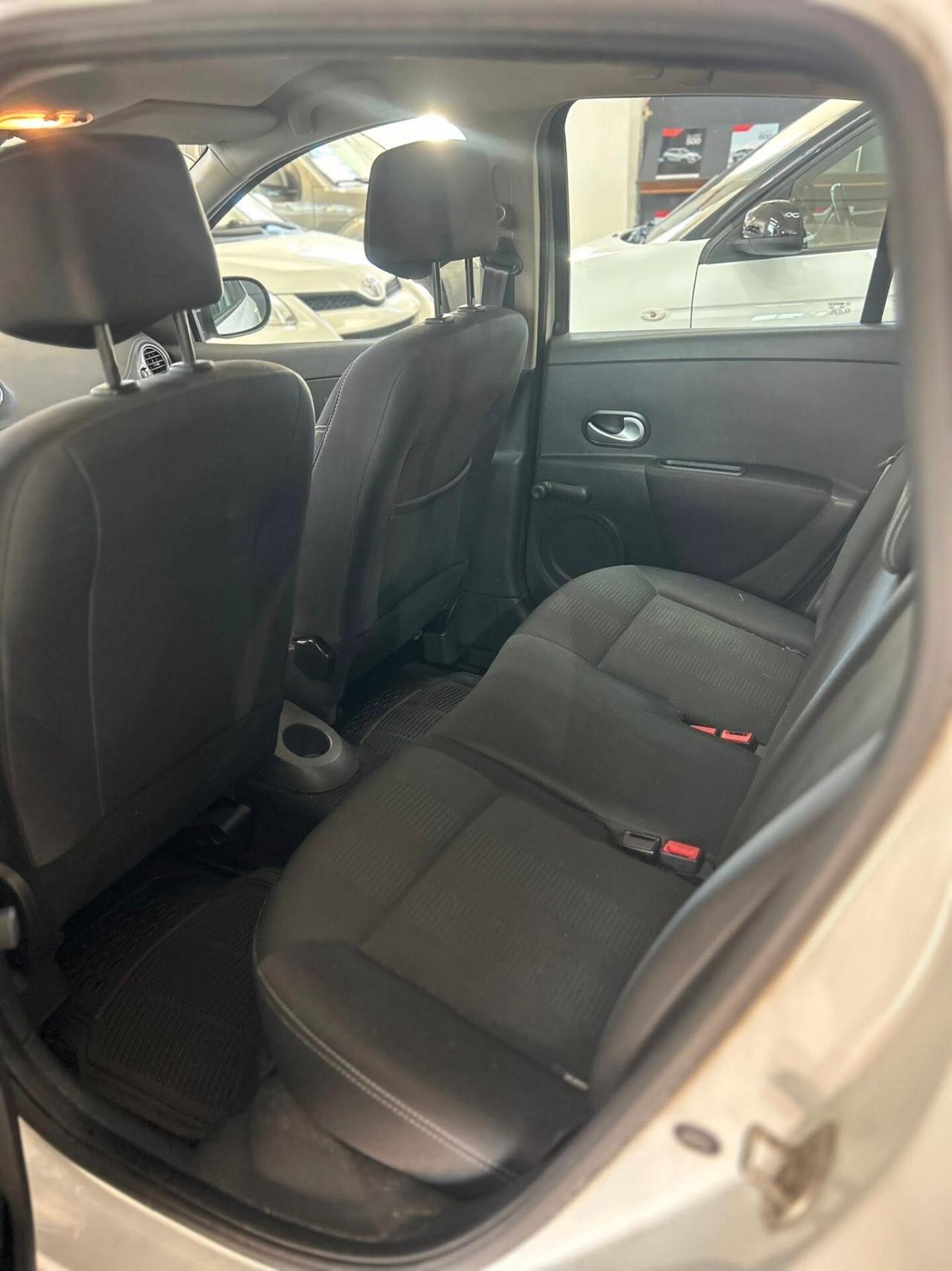 Renault Clio 1.2 SW AUTOMATICA-ANCHE DISABILI-2011