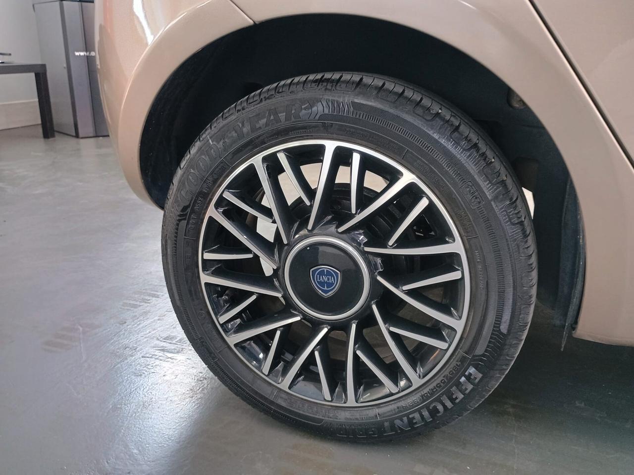 Lancia Ypsilon 1.0 FireFly 5 porte S&S Hybrid Ecochic Gold