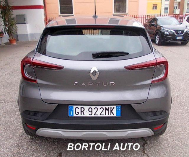 RENAULT Captur TCe 90cv 28.000 KM EQUILIBRE