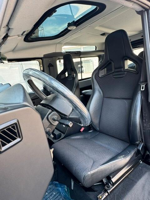 Land Rover Defender SVX 60 Anniversario