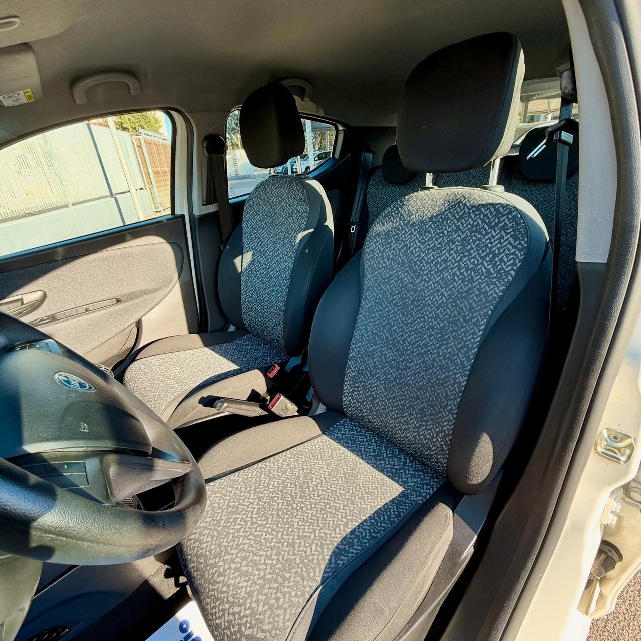 Lancia Ypsilon 1.0 FireFly 5 porte S&S Hybrid Ecochic Gold