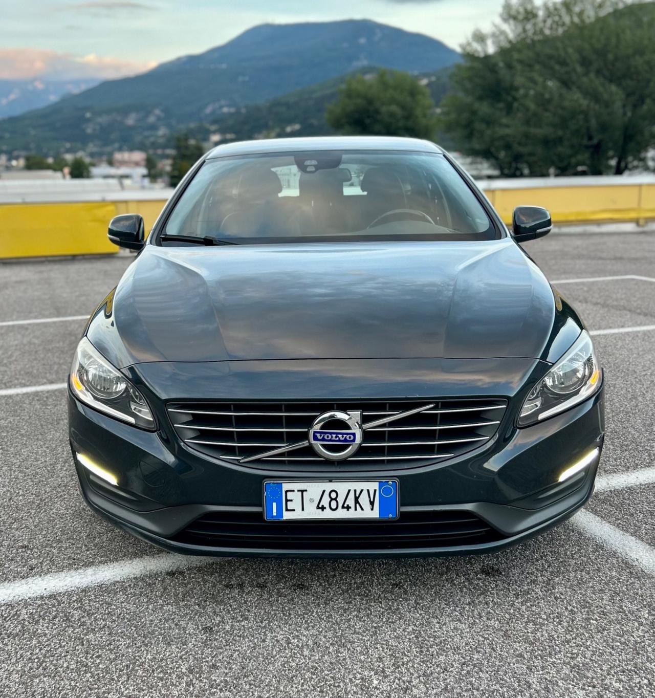 Volvo V60 Geartronic R-Design Momentum